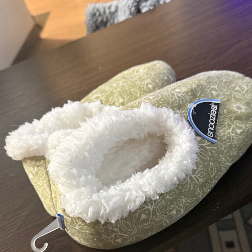 Snoozies Green and White Slippers